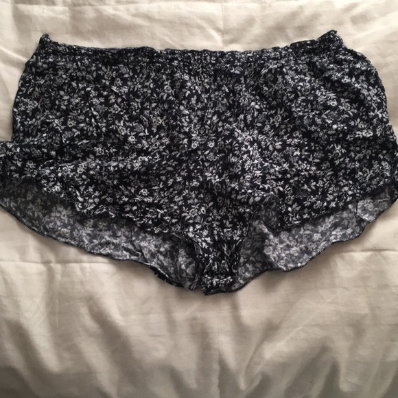 Brandy Melville Shorts - Picture 1 of 3